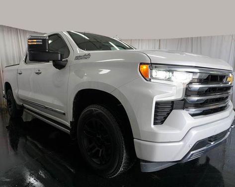 Iridescent Pearl Tricoat 2024 Chevrolet Silverado 1500 High Country