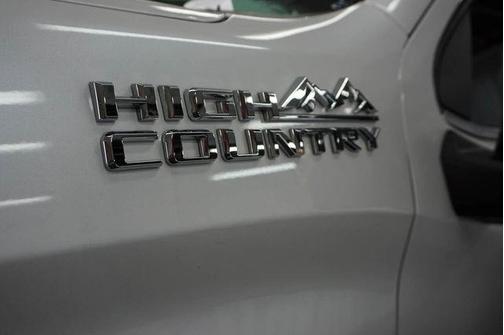 Iridescent Pearl Tricoat 2024 Chevrolet Silverado 1500 High Country