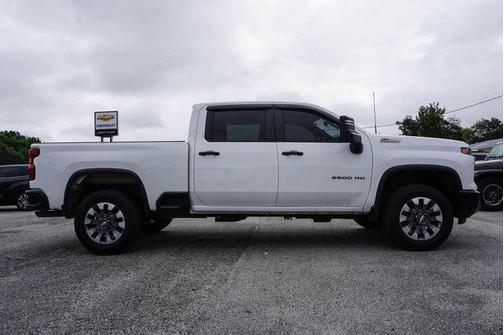 Summit White 2024 Chevrolet Silverado 2500 Custom