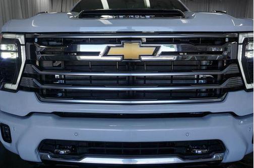 Polar White Tricoat 2026 Chevrolet Silverado 2500 High Country