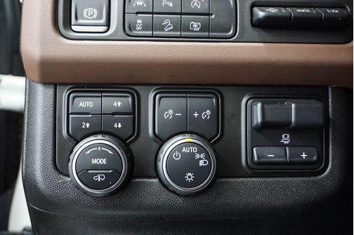 Iridescent Pearl Tricoat 2024 Chevrolet Tahoe 4WD High Country