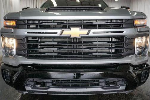 Sterling Gray Metallic 2026 Chevrolet Silverado 2500 Custom