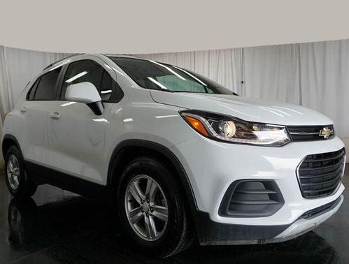 Summit White 2022 Chevrolet Trax LT