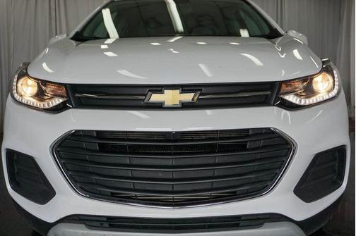 Summit White 2022 Chevrolet Trax LT
