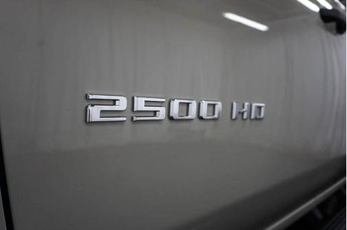 White Sands 2026 Chevrolet Silverado 2500 Custom