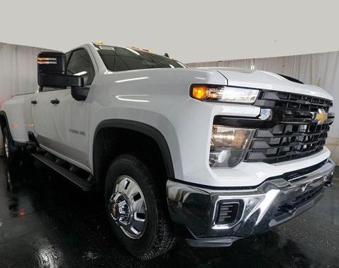 Summit White 2026 Chevrolet Silverado 3500 WT