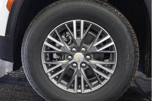 Summit White 2026 Chevrolet Traverse LT