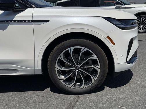 White Platinum Clearcoat Metallic 2024 Lincoln Nautilus Reserve