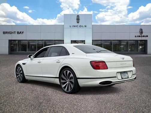 Ghost White Pearlescent by Mulliner 2024 Bentley Flying Spur S