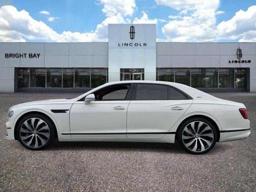 Ghost White Pearlescent by Mulliner 2024 Bentley Flying Spur S