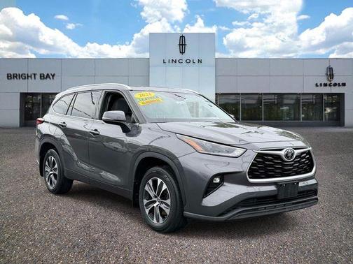Magnetic Gray Metallic 2021 Toyota Highlander XLE
