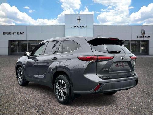 Magnetic Gray Metallic 2021 Toyota Highlander XLE