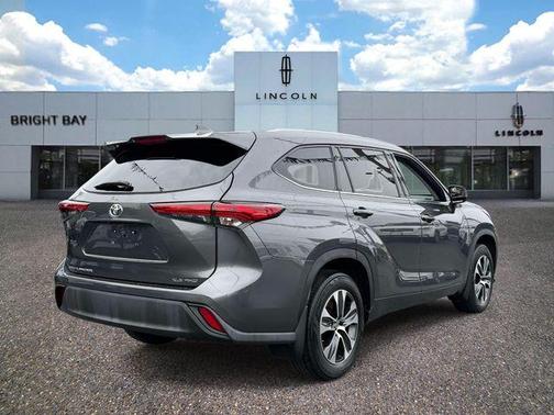 Magnetic Gray Metallic 2021 Toyota Highlander XLE