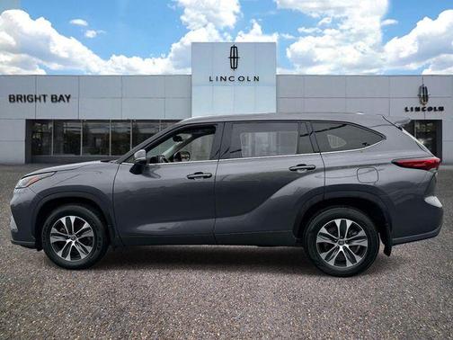 Magnetic Gray Metallic 2021 Toyota Highlander XLE