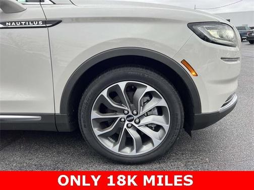 2022 Lincoln Nautilus Reserve