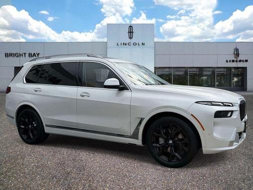 Mineral White Metallic 2024 BMW X7 xDrive40i