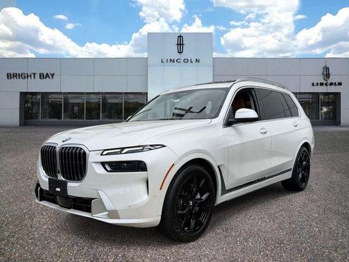 Mineral White Metallic 2024 BMW X7 xDrive40i