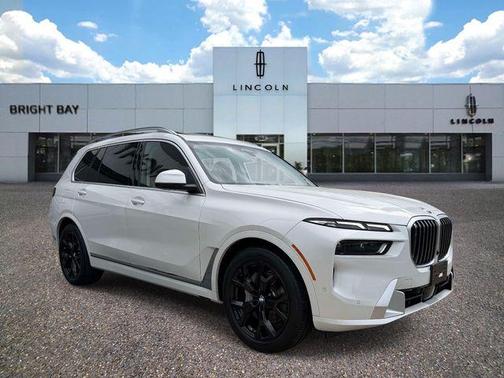 Mineral White Metallic 2024 BMW X7 xDrive40i