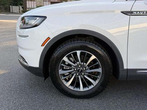 Pristine White 2022 Lincoln Nautilus Standard