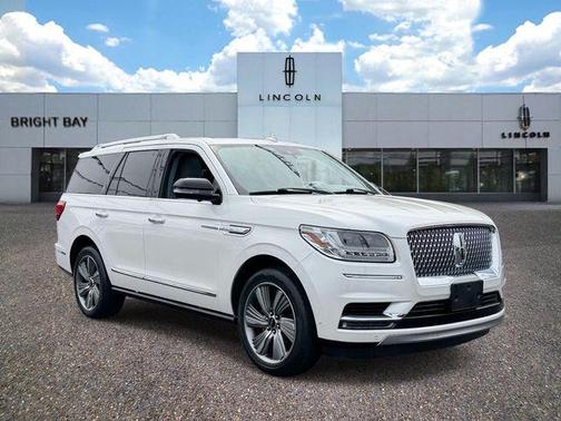 White Platinum Clearcoat Metallic 2018 Lincoln Navigator Reserve