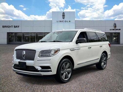 White Platinum Clearcoat Metallic 2018 Lincoln Navigator Reserve