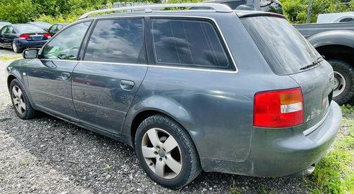 Photo 4 of 4 of 2004 Audi A6 Avant quattro