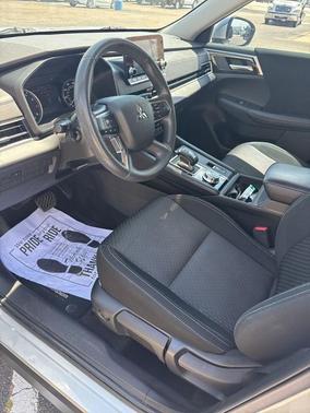 Silver 2024 Mitsubishi Outlander ES