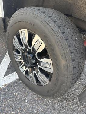White Frost Tri-Coat 2024 GMC Sierra 2500 Denali