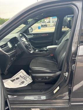2022 Jeep Grand Cherokee L Laredo