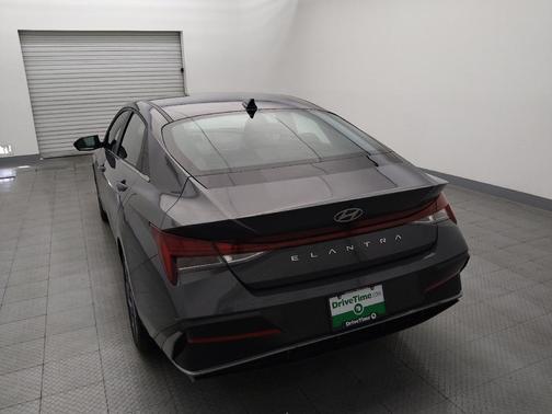 2025 Hyundai ELANTRA SEL