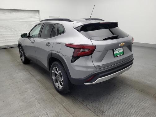 Sterling Gray Metallic 2024 Chevrolet Trax LT