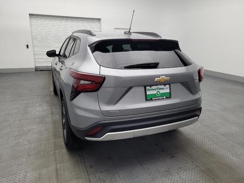Sterling Gray Metallic 2024 Chevrolet Trax LT