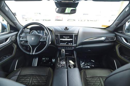Azzuro Tributo (Blue) 2022 Maserati Levante Tributo
