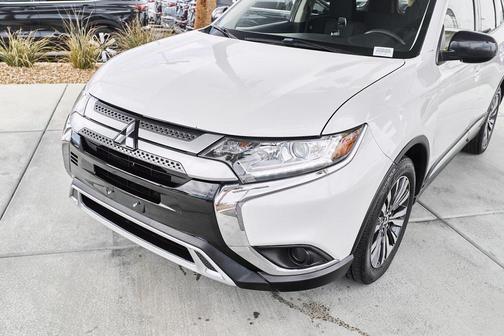 2020 Mitsubishi Outlander ES