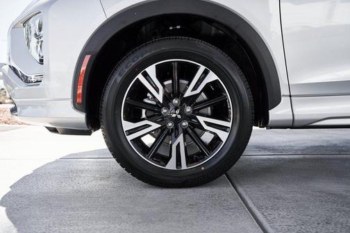 Alloy Silver Metallic 2026 Mitsubishi Eclipse Cross SEL