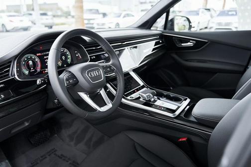 2025 Audi Q7 55 Premium Plus