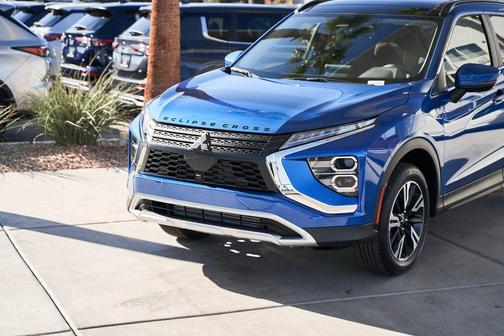 Lightning Blue Metallic 2026 Mitsubishi Eclipse Cross SE