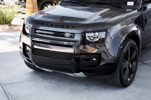 2023 Land Rover Defender 110 V8