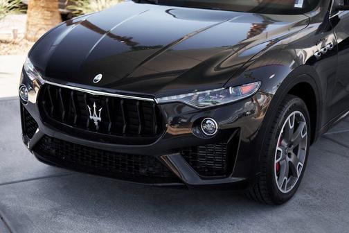 Nero Ribelle Metallic 2022 Maserati Levante Modena