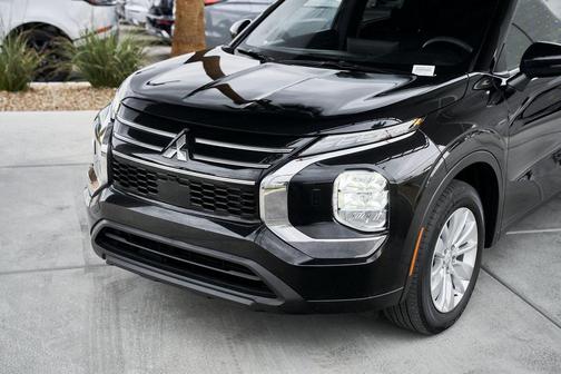 2025 Mitsubishi Outlander ES 2.5 S-AWC