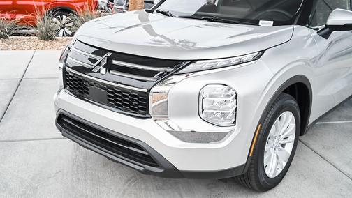 Alloy Silver Metallic 2026 Mitsubishi Outlander ES 1.5T 2WD