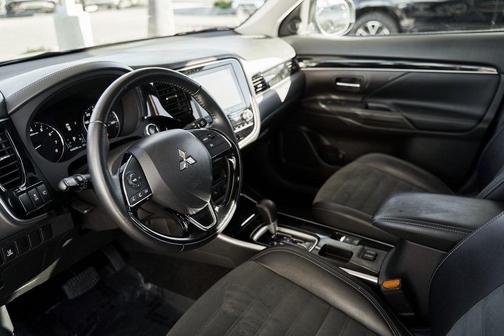 2020 Mitsubishi Outlander SE