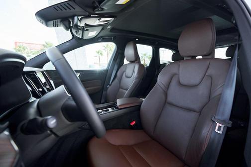 2022 Volvo XC60 Recharge Plug-In Hybrid T8 Inscription Expression