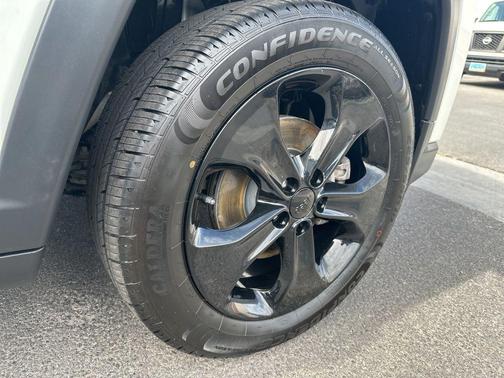 White Clearcoat 2021 Jeep Compass Latitude