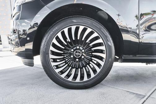 INFINITE BLACK 2023 Lincoln Navigator Black Label