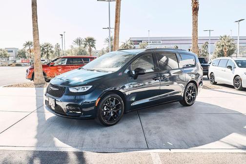 Fathom Blue Pearlcoat 2025 Chrysler Pacifica Limited