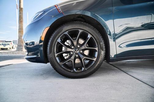 Fathom Blue Pearlcoat 2025 Chrysler Pacifica Limited