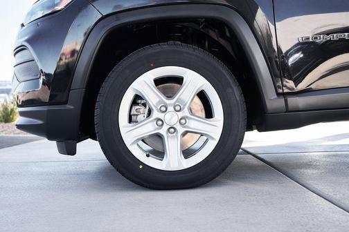 Diamond Black Crystal Pearlcoat 2023 Jeep Compass Sport