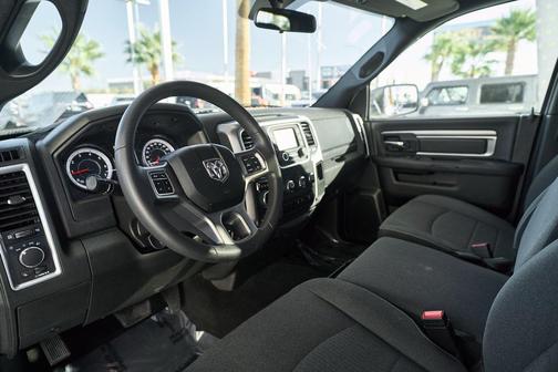 2024 RAM 1500 Classic Warlock Crew Cab 4x4 5'7' Box