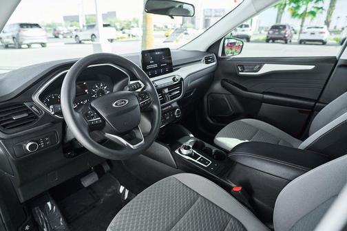 OXFORD WHITE 2022 Ford Escape SE